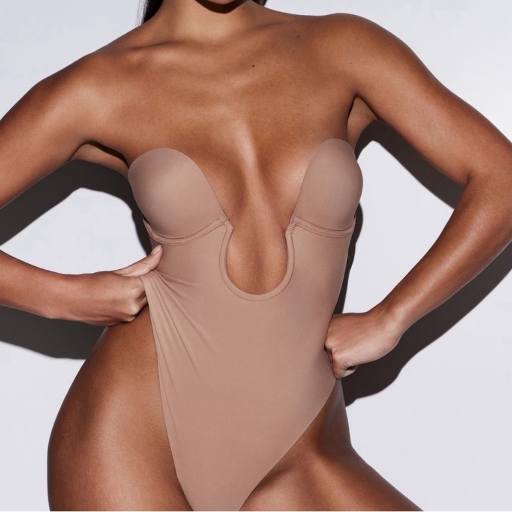 NWOT Skims Deep Plunge Thong Bodysuit